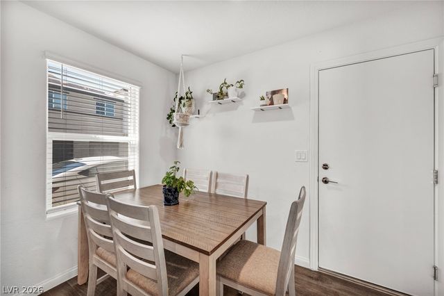 2742 Champagne Gold Avenue, North Las Vegas, NV 89086