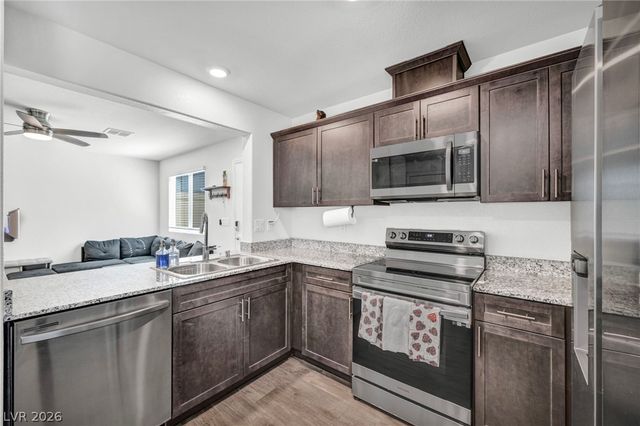 2742 Champagne Gold Avenue, North Las Vegas, NV 89086