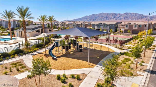 2742 Champagne Gold Avenue, North Las Vegas, NV 89086