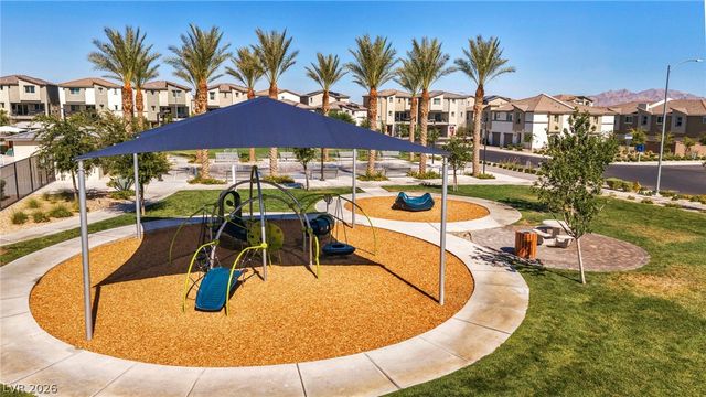 2742 Champagne Gold Avenue, North Las Vegas, NV 89086