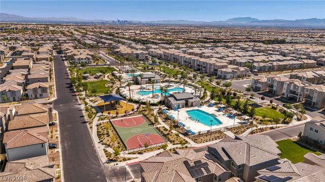 2742 Champagne Gold Avenue, North Las Vegas, NV 89086