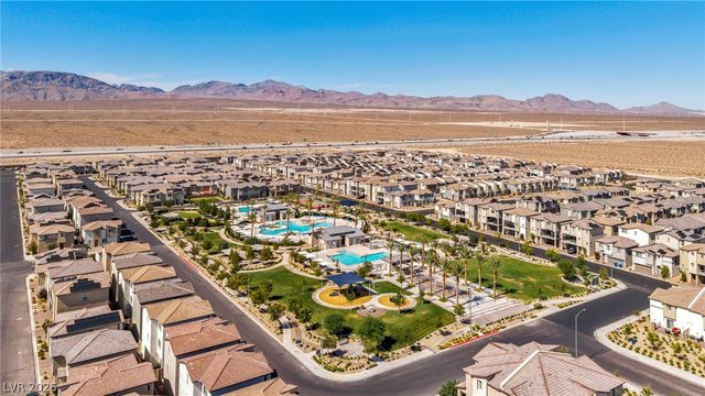 2742 Champagne Gold Avenue, North Las Vegas, NV 89086