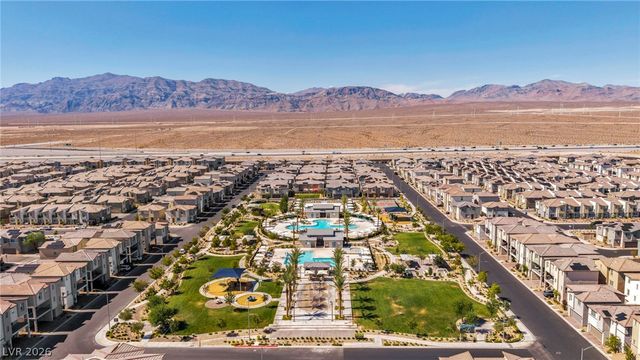 2742 Champagne Gold Avenue, North Las Vegas, NV 89086