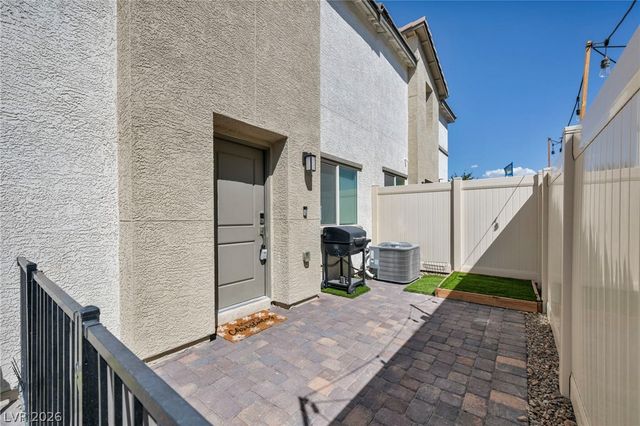 2742 Champagne Gold Avenue, North Las Vegas, NV 89086