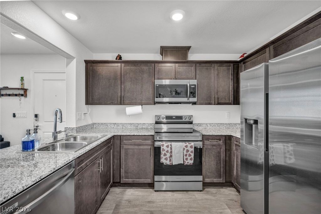 2742 Champagne Gold Avenue, North Las Vegas, NV 89086