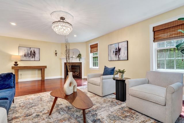 4 Murray Hill Circle, Wilmington, MA 01887