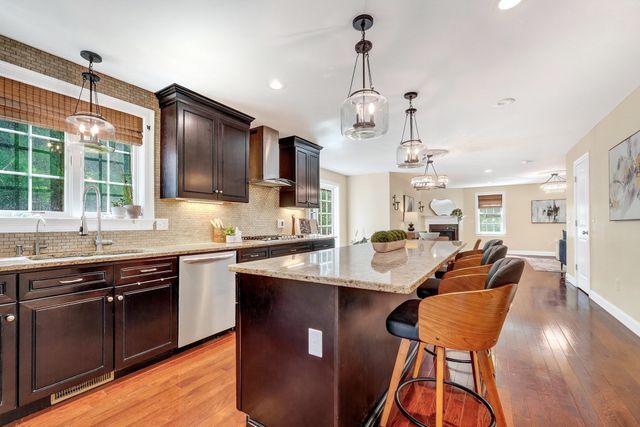 4 Murray Hill Circle, Wilmington, MA 01887