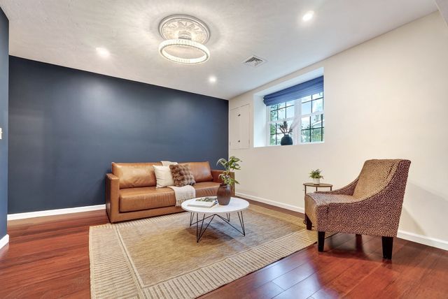 4 Murray Hill Circle, Wilmington, MA 01887