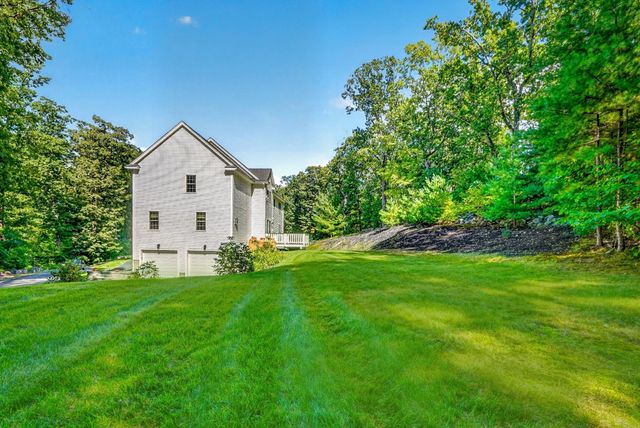 4 Murray Hill Circle, Wilmington, MA 01887