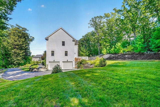 4 Murray Hill Circle, Wilmington, MA 01887