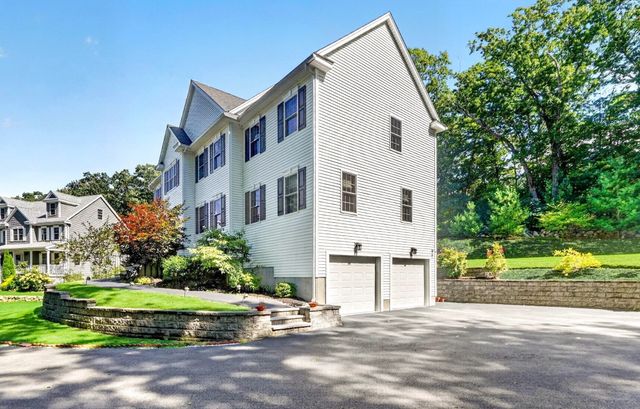4 Murray Hill Circle, Wilmington, MA 01887
