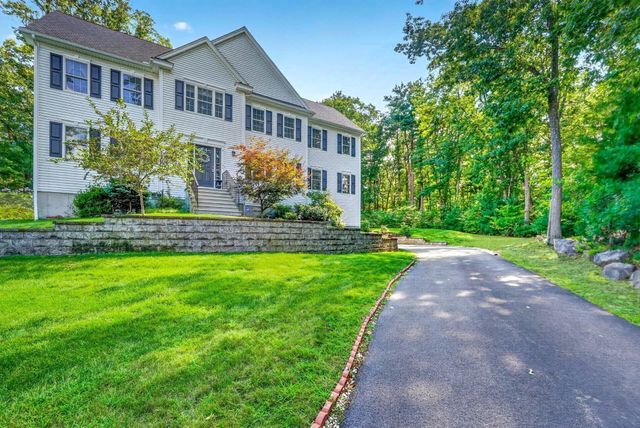 4 Murray Hill Circle, Wilmington, MA 01887