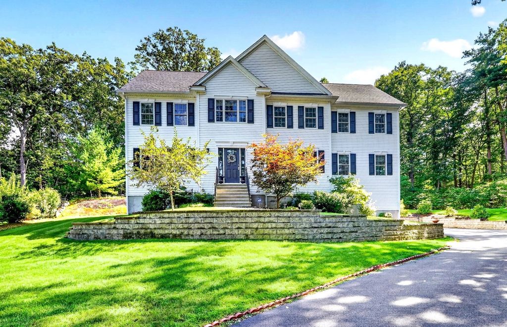 4 Murray Hill Circle, Wilmington, MA 01887