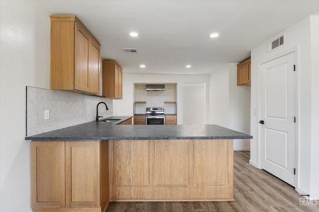 2825 Arnold, Bakersfield, CA 93305