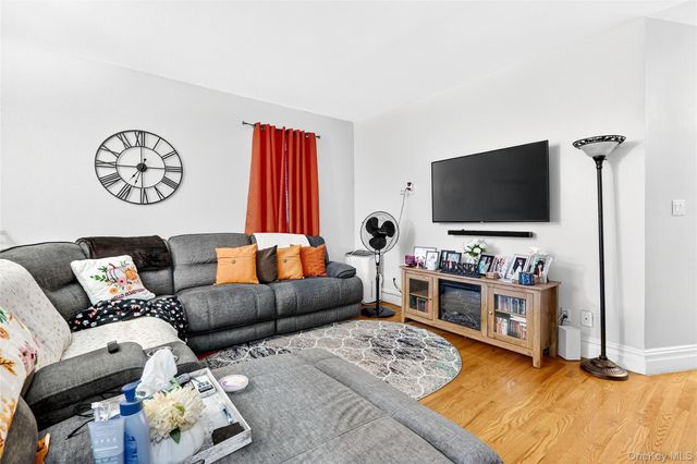 372 Bronx Park Avenue, Bronx, NY 10460