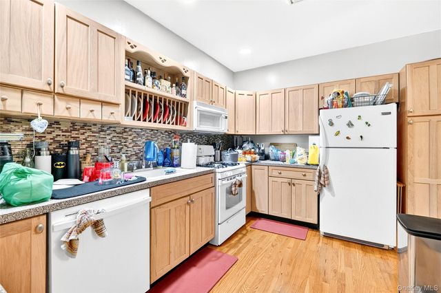 372 Bronx Park Avenue, Bronx, NY 10460