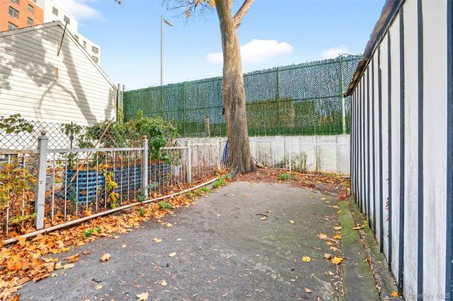 372 Bronx Park Avenue, Bronx, NY 10460