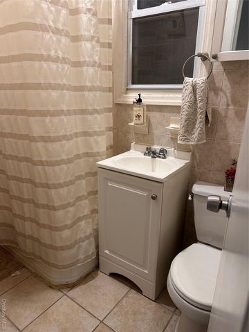 372 Bronx Park Avenue, Bronx, NY 10460