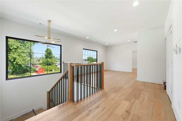 722 W Central Avenue, Bentonville, AR 72712