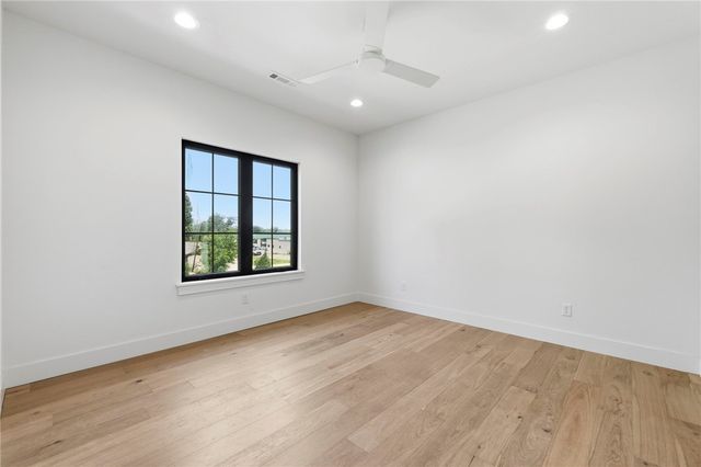 722 W Central Avenue, Bentonville, AR 72712