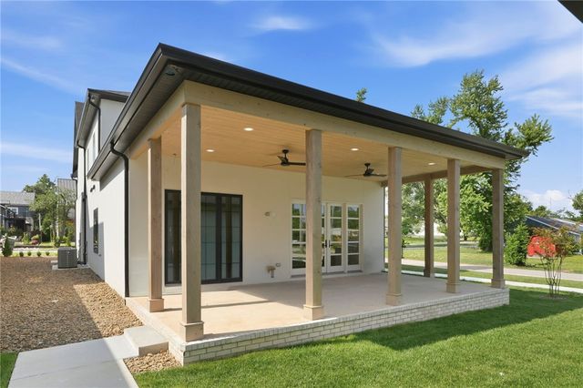 722 W Central Avenue, Bentonville, AR 72712