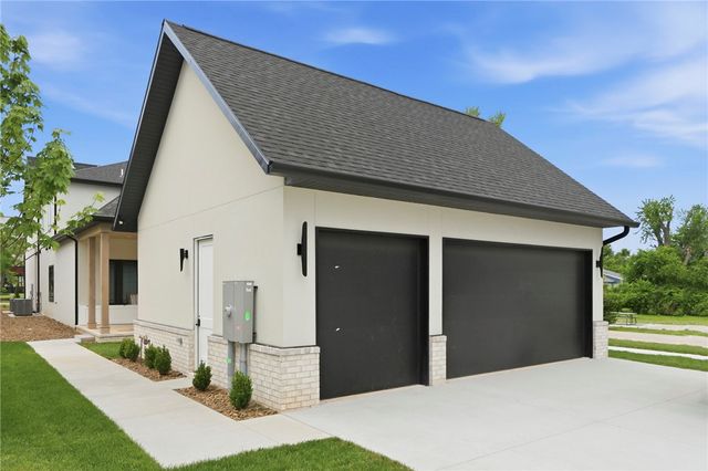 722 W Central Avenue, Bentonville, AR 72712