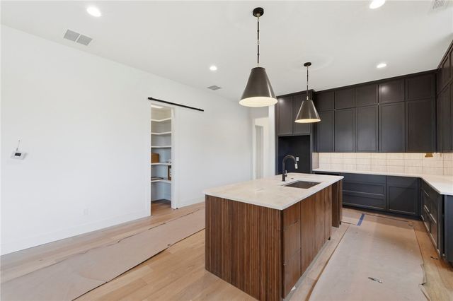 722 W Central Avenue, Bentonville, AR 72712