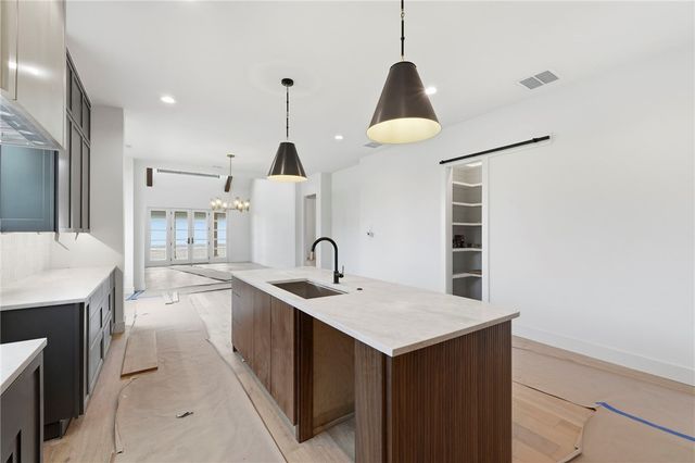 722 W Central Avenue, Bentonville, AR 72712