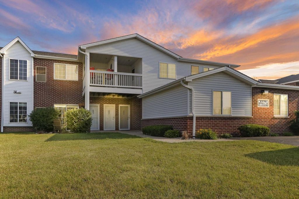 2775 11th PLACE #805, Kenosha, WI 53140