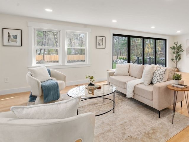 30 Oakridge Ave, Natick, MA 01760