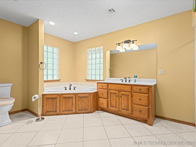 214 Edna Mae Lane, Bartlesville, OK 74003