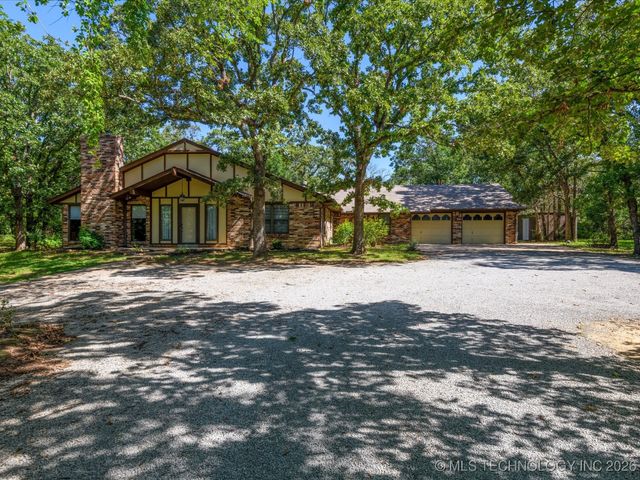 214 Edna Mae Lane, Bartlesville, OK 74003