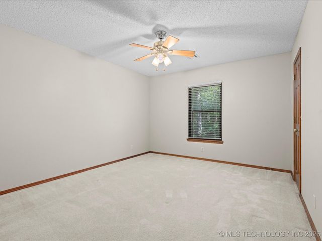 214 Edna Mae Lane, Bartlesville, OK 74003