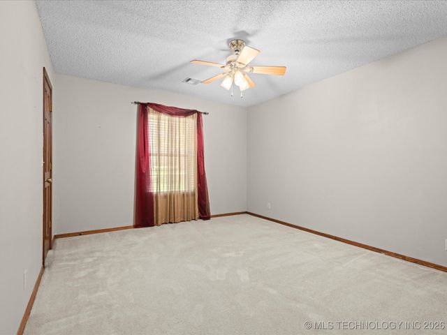 214 Edna Mae Lane, Bartlesville, OK 74003