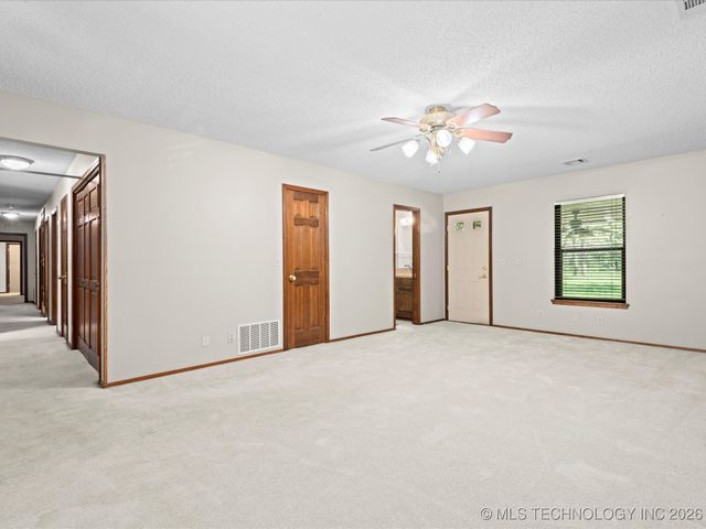 214 Edna Mae Lane, Bartlesville, OK 74003