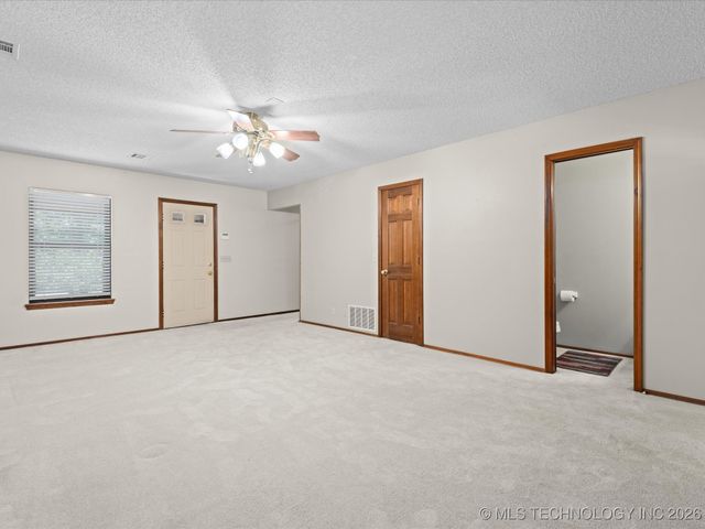 214 Edna Mae Lane, Bartlesville, OK 74003