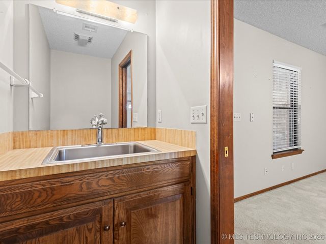 214 Edna Mae Lane, Bartlesville, OK 74003