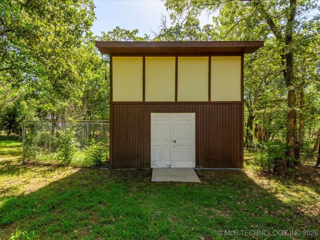 214 Edna Mae Lane, Bartlesville, OK 74003