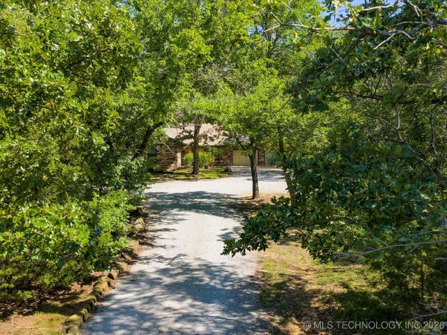 214 Edna Mae Lane, Bartlesville, OK 74003