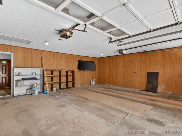 214 Edna Mae Lane, Bartlesville, OK 74003