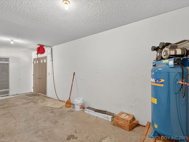 214 Edna Mae Lane, Bartlesville, OK 74003