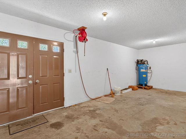 214 Edna Mae Lane, Bartlesville, OK 74003