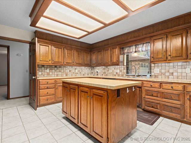 214 Edna Mae Lane, Bartlesville, OK 74003