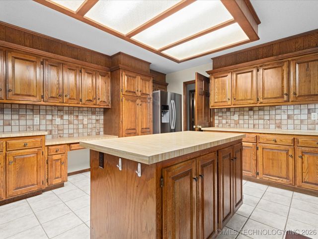 214 Edna Mae Lane, Bartlesville, OK 74003