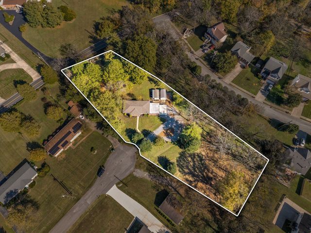 110 Sterling Ct, Hendersonville, TN 37075