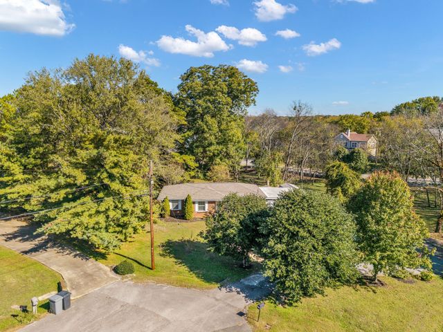 110 Sterling Ct, Hendersonville, TN 37075