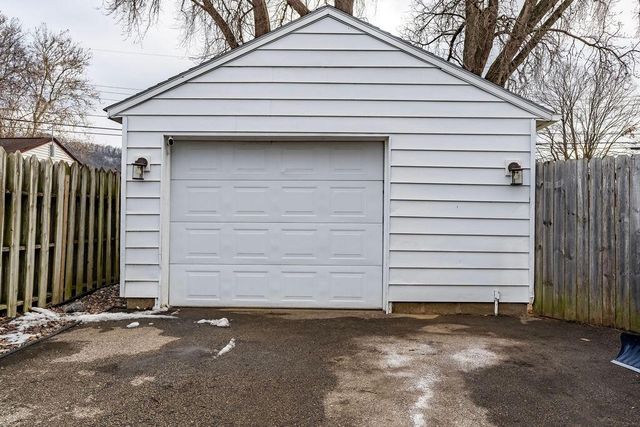 4102 Riverview DRIVE, La Crosse, WI 54601