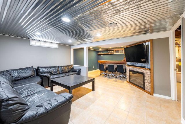 4102 Riverview DRIVE, La Crosse, WI 54601