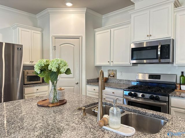 317 Ivyleaf Drive NW, Madison, AL 35757