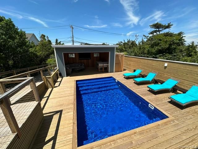 52 Lewis Walk, Cherry Grove, NY 11782